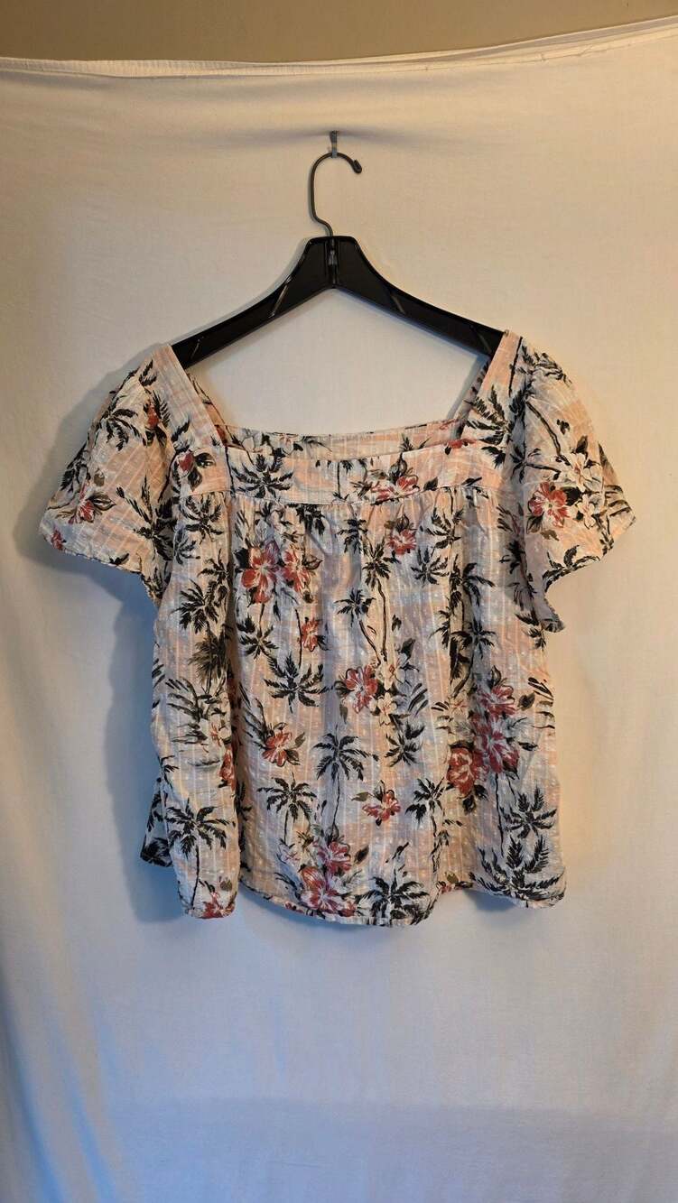 Torrid Floral Print Scoop Neck Top Short Sleeves